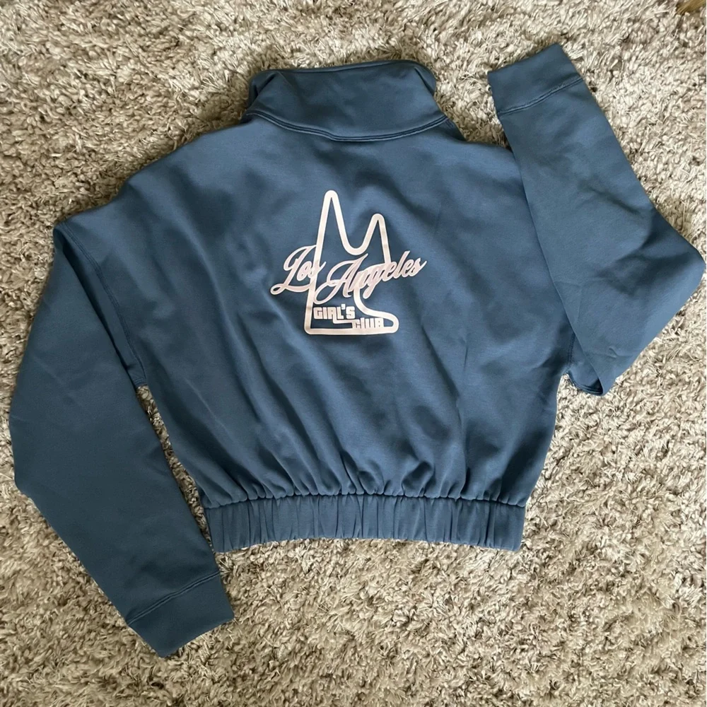 Magnlens Women’s Lady’s Club Cropped Hoodie size medium - Picture 4 of 6